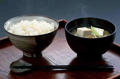 出家人一边吃肉一边超度,是功德还是罪过?